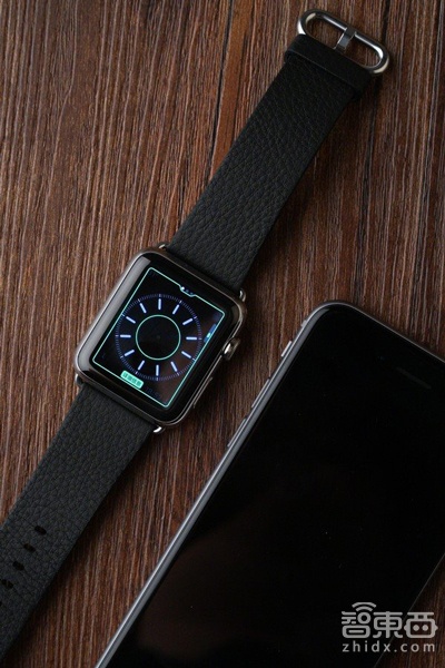 重量级比拼:Apple Watch对比Moto 360