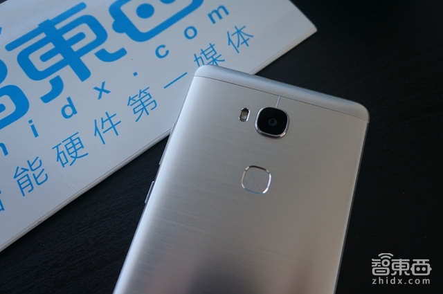 荣耀畅玩5X体验:指纹识别全金属千元新旗舰