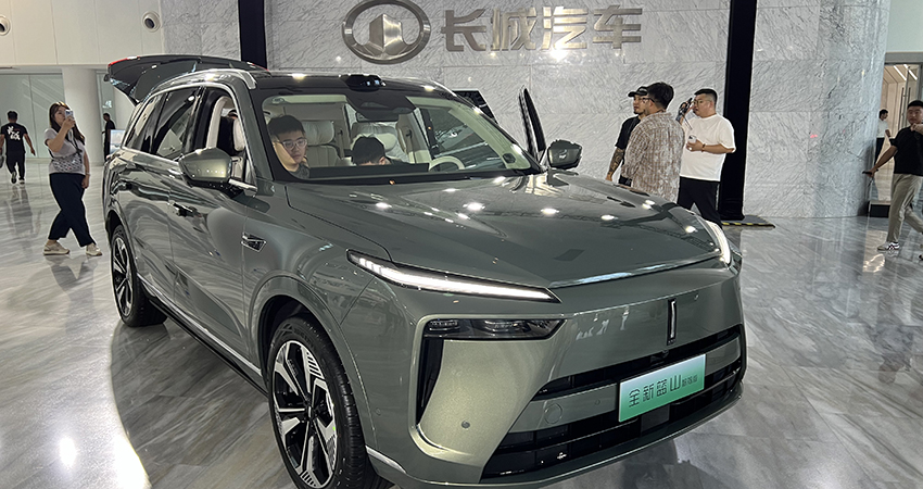 魏建军时隔6年上台发新车!冰箱彩电大沙发,无图NOA全配齐了