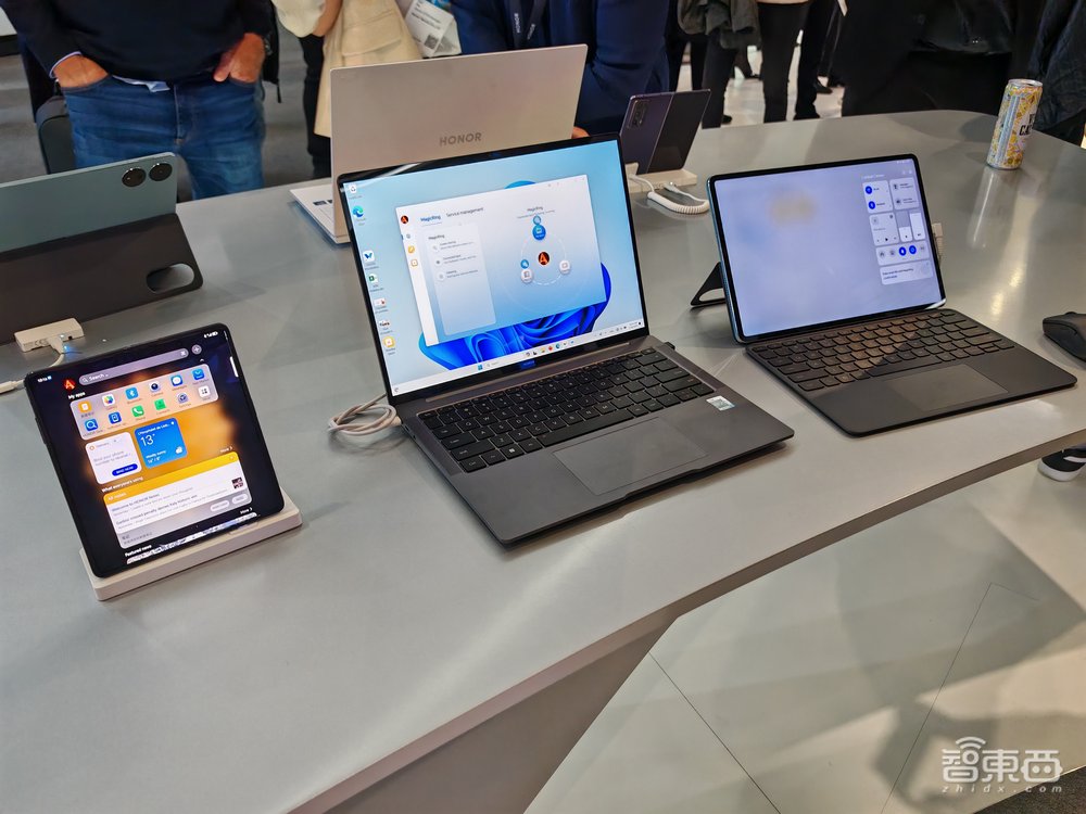 中国硬科技霸场MWC！小米SU7出征，华为搞大事，AI炸了芯片窝