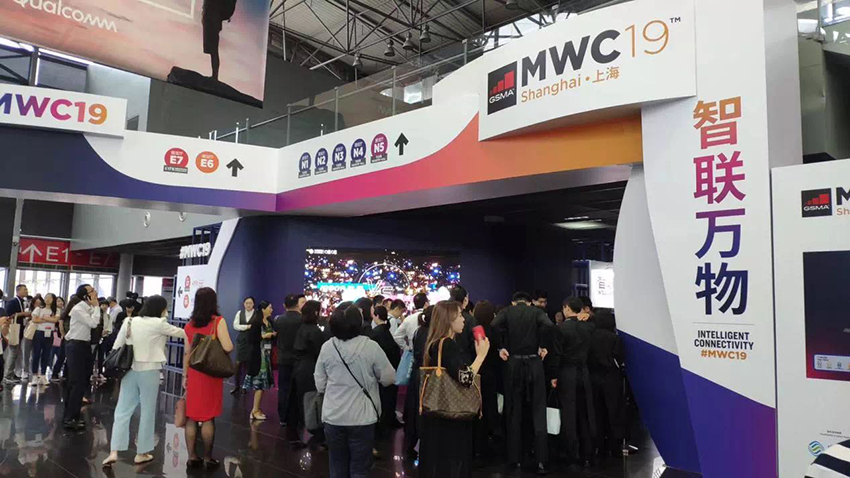 5G车联网大阅兵：华为、高通争秀V2X 电信移动发力远程驾驶