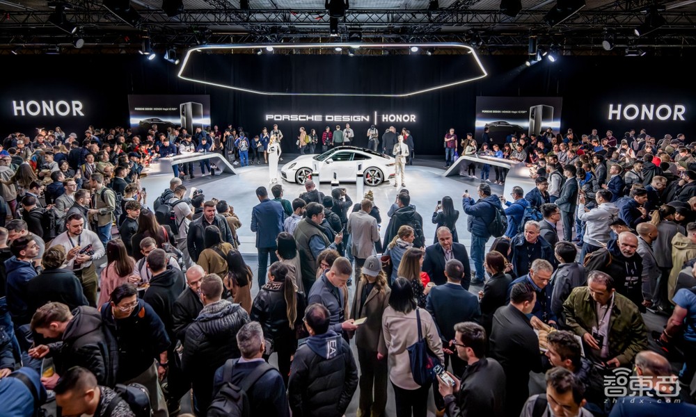 荣耀AI全家桶炸场MWC!CEO赵明宣战苹果,解密平台级AI杀手锏