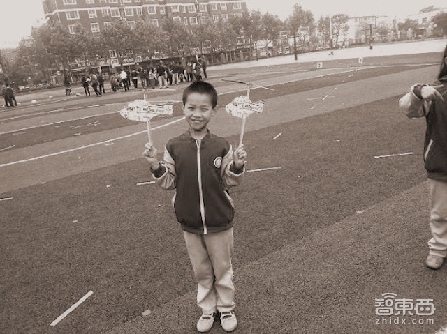 硬创先锋陈思达:玩了30年航模后开造千元无人机