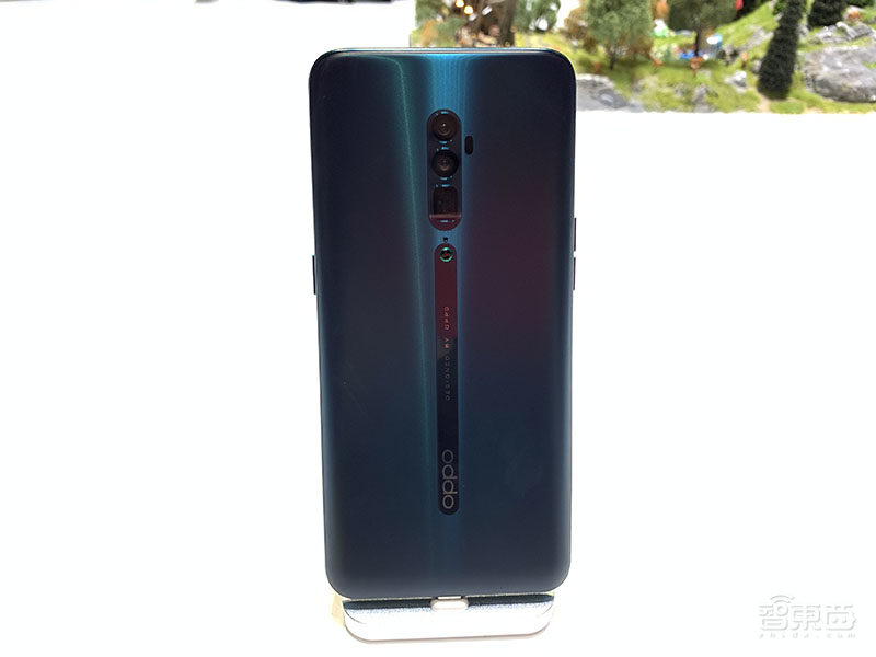 OPPO公布Reno系列首款新机:潜望镜头10倍光变,标准版2999起!