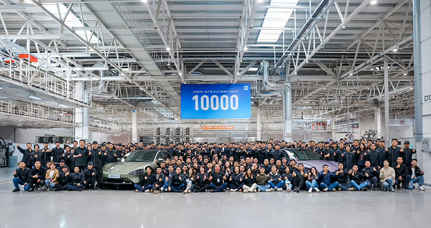 传小米SU7锁单破10万！42天卖光雷军小目标，现在下单得明年提车