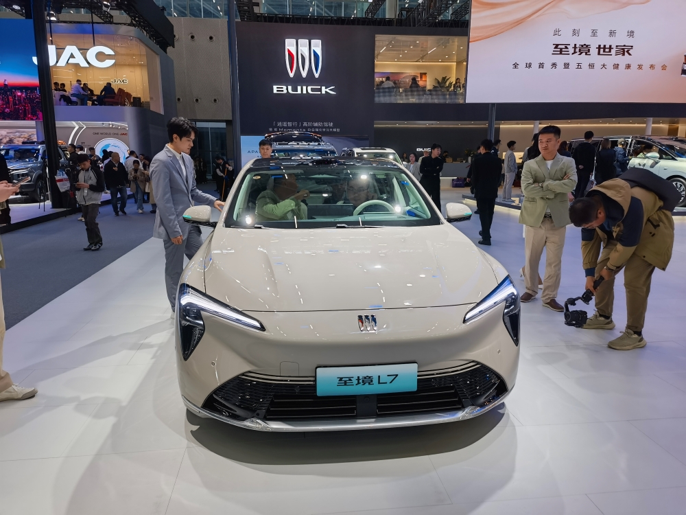 五大趋势看懂2025广州车展：增程纯电对攻，智驾成最大变量，华为稳坐“隐形C位”