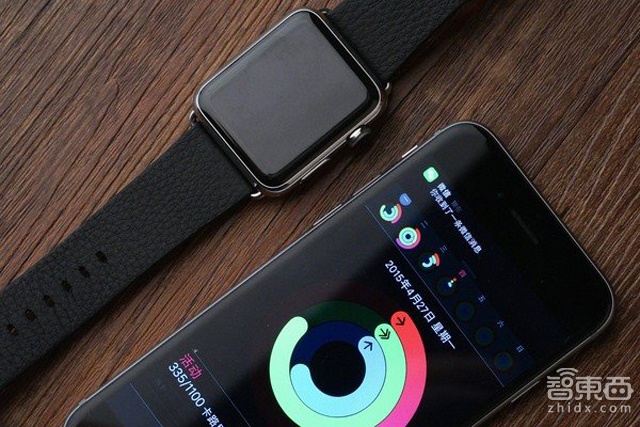 重量级比拼:Apple Watch对比Moto 360