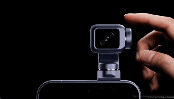 荣耀机器人手机亮相MWC！高通Chris Patrick演讲：助力双旗舰加速个人AI体验