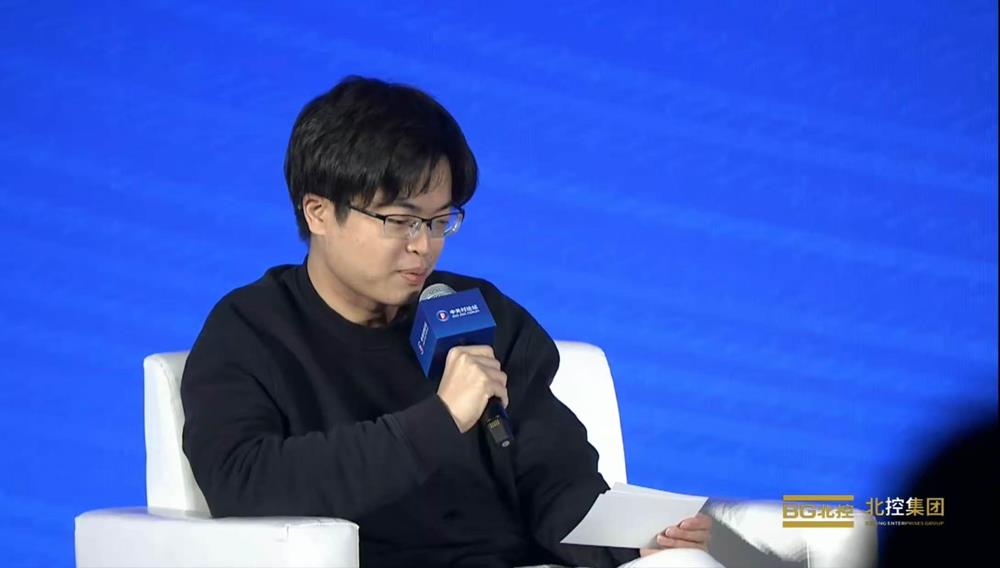 杨植麟主持、罗福莉张鹏抛干货,这场“龙虾局”把AI未来聊透了