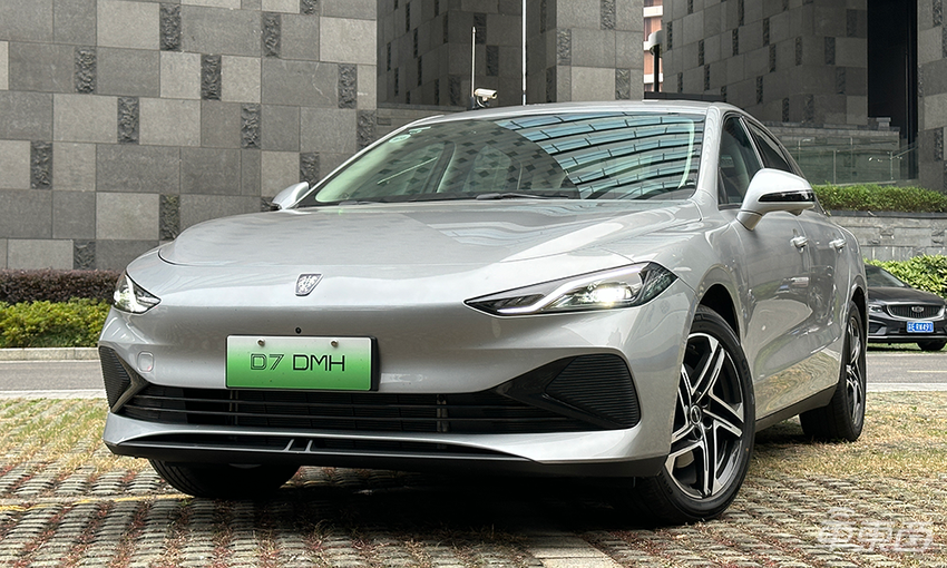 好看,好开,好便宜!试驾荣威新能源轿车D7