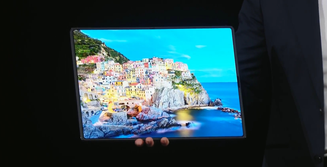 国产电脑里程碑!华为鸿蒙电脑“创全球最大”:能折叠,比MBA还薄,23999元起售