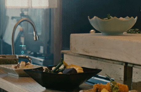 首款AR隐形眼镜要来了！能闭眼看片，还能无线充电