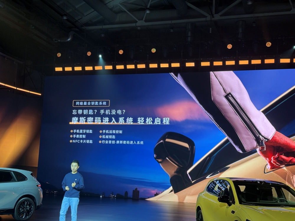 预售10.58万元起!零跑电动小钢炮Lafa5来了,上车端到端大模型