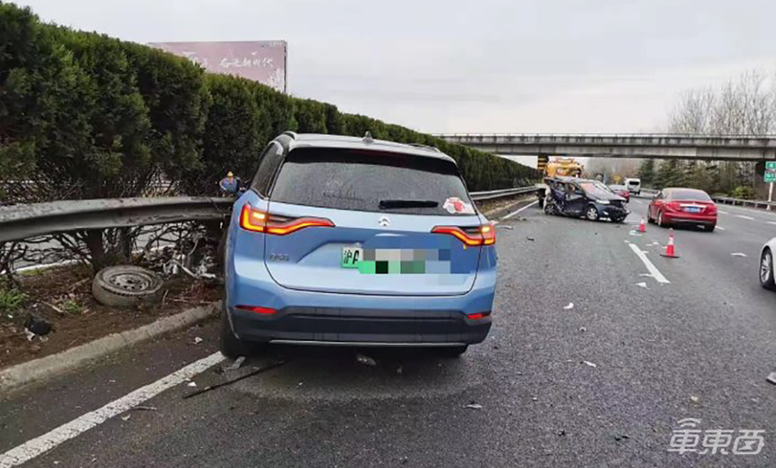 蔚来ES8开L2撞人又撞车，为啥装24个传感器都躲不开？