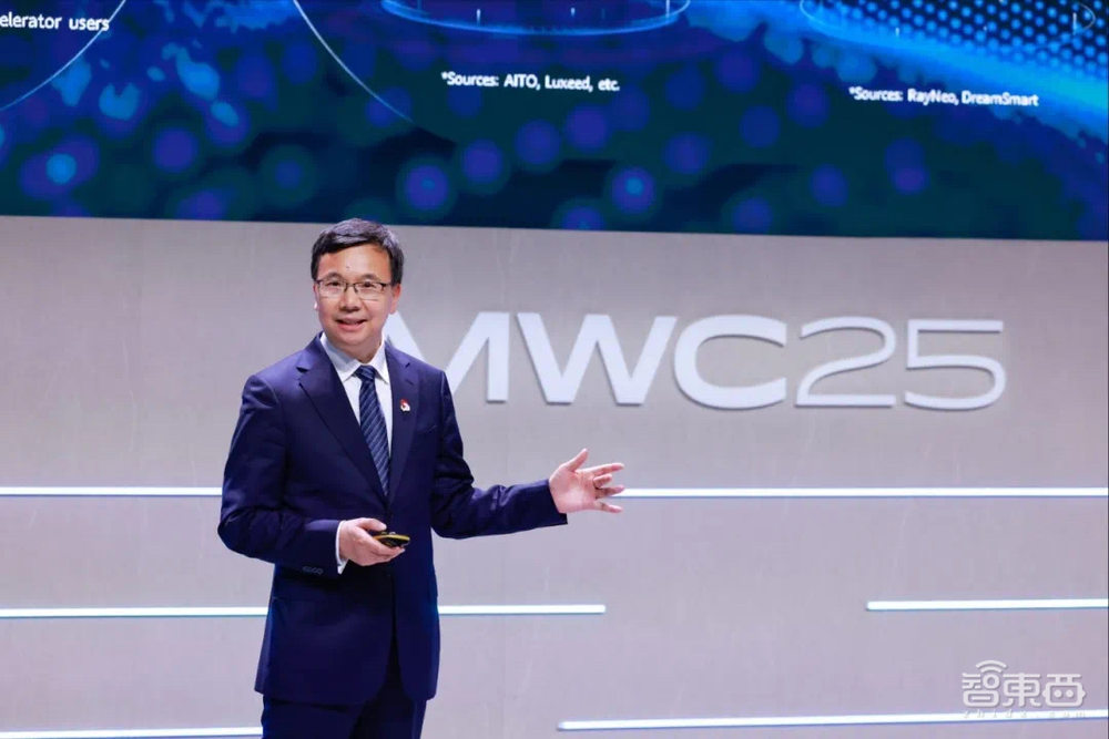 AI爆火MWC!AI OS席卷手机PC,国王点赞荣耀华为,中国企业霸场