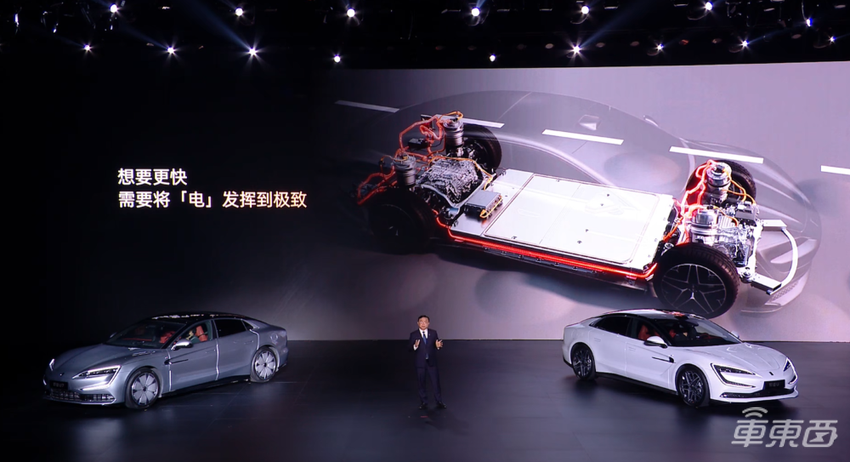 比亚迪仰望新车成精了！能爬楼梯能跳舞，62.8万开卖