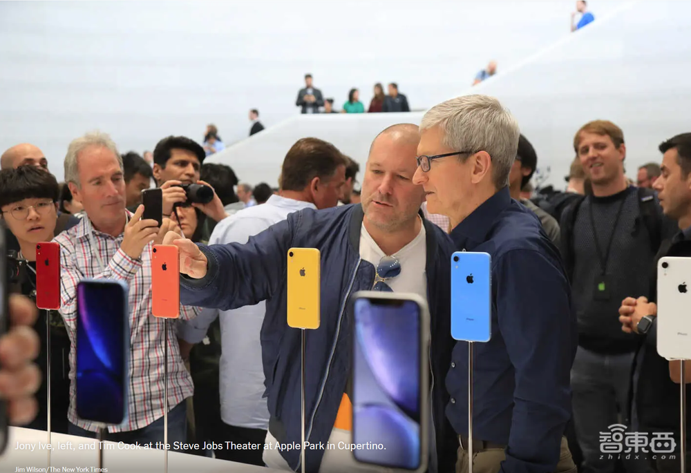 苹果设计传奇人物Jony Ive透露创业进展，确认与OpenAI合作AI硬件，今年有望筹资10亿美元