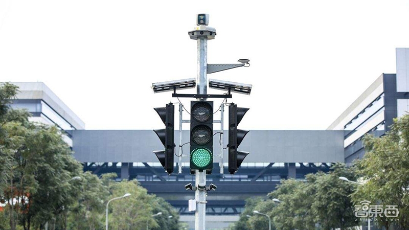 李彥宏亮相世界智能網(wǎng)聯(lián)汽車大會！呼吁車路協(xié)同，劍指智能城市