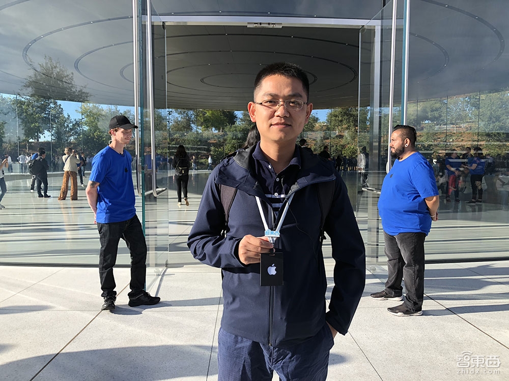 iPhone XS创八项纪录发布!最贵、最大、最强AI芯片,双卡特供中国【体验视频】