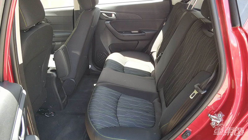 试驾长安新能源奔奔E-Star:高配仅售6.48万元 可满足市内通勤需求