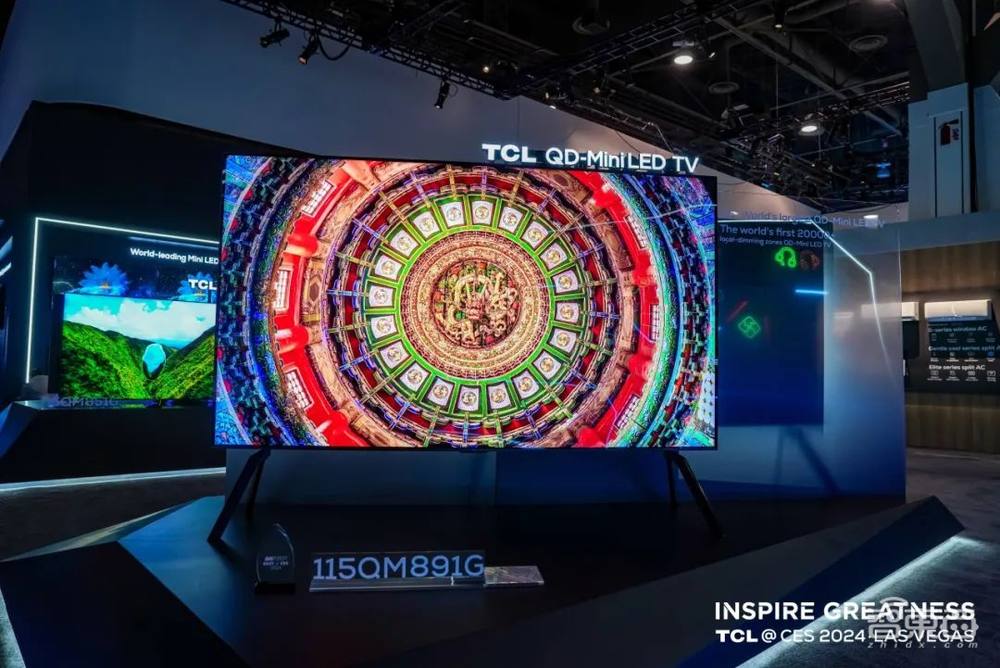CES 2024丨PC新物种大爆发,透明屏乱战,车载屏火了,AI正深入一切!