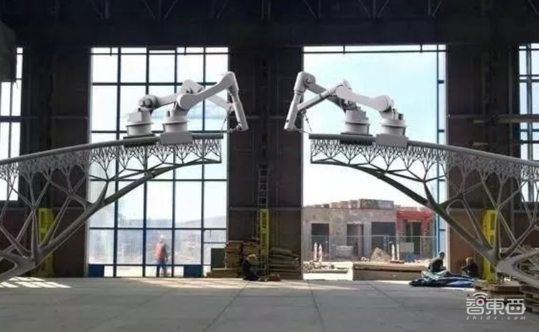 AI衣食住落地图鉴：灶台上炒菜、两天砌一栋房、还能看图织毛衣