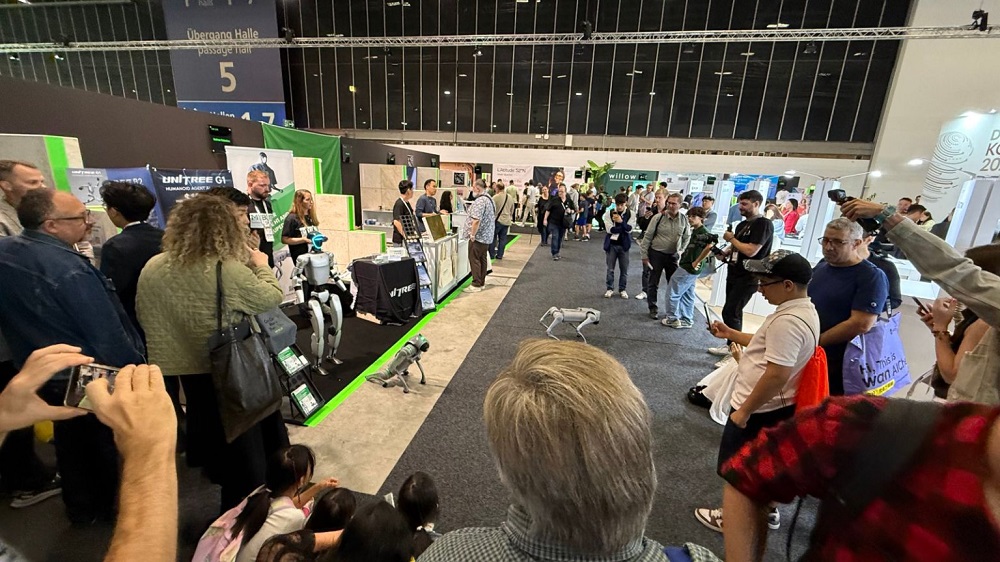 暴走IFA展会带来八大看点！宇树机器人表演秀翻老外，国产AI眼镜攻陷欧洲，“电动老头乐”也来了