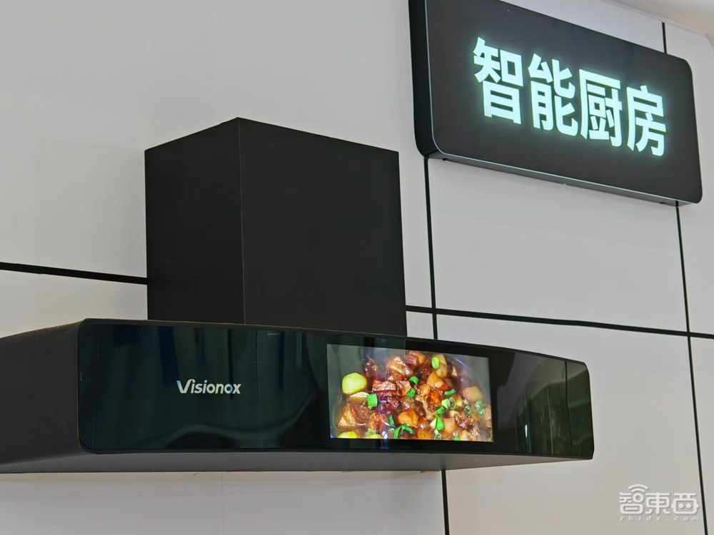 国产OLED技术再突破!维信诺亮出发光材料大招,清华教授解密技术细节