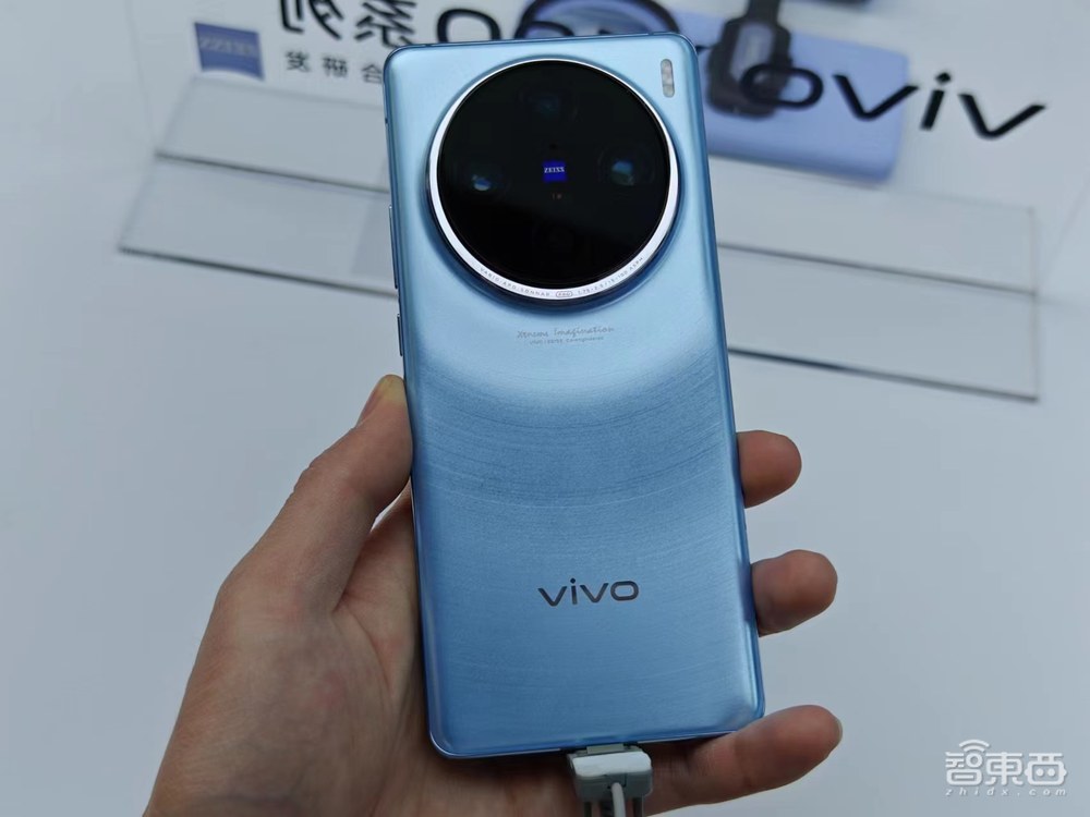 刚刚,vivo亮出“蓝科技”自研技术矩阵,X100系列首发天玑9300,跑通130亿参数大模型【附真机上手体验】