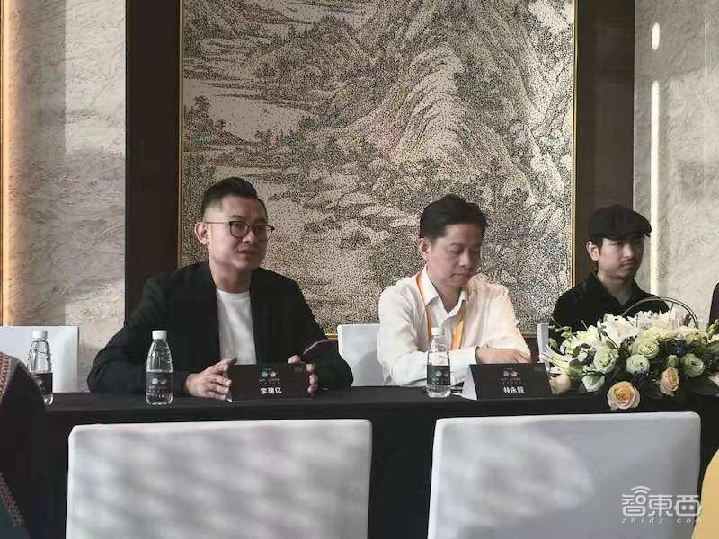 太平洋未来科技推新款AR眼镜,外形类似太阳镜,售价6588元