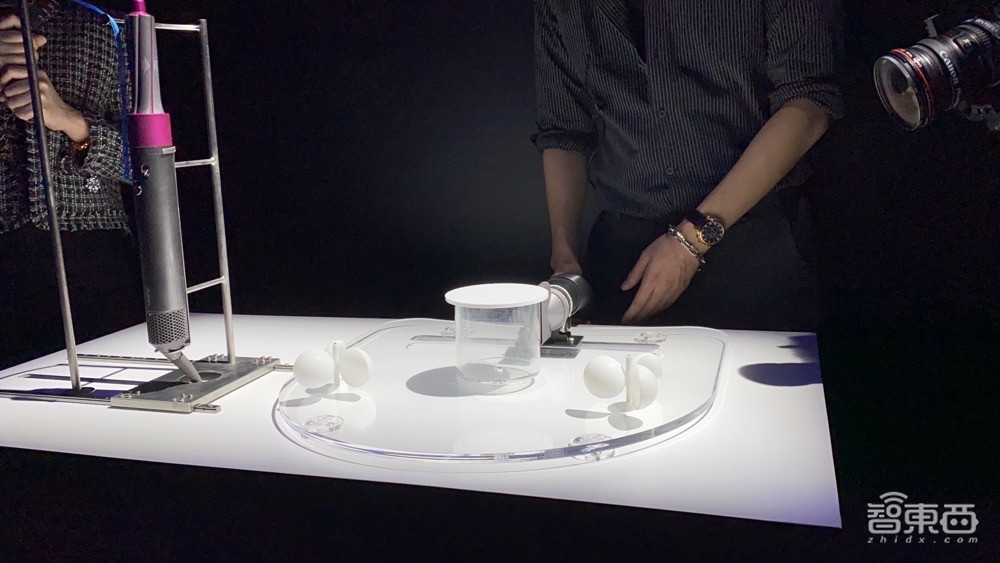 探访戴森背后的黑科技!创新性无叶风扇和吹风机,花式玩转气流技术