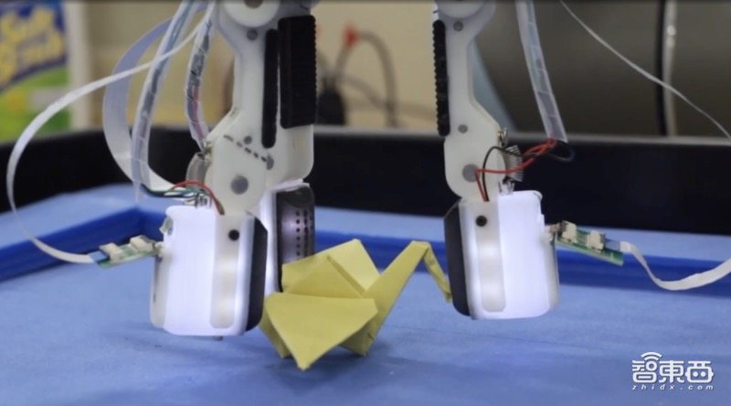 让人啼笑皆非的机器人翻车现场，揭示了多少行业真相？