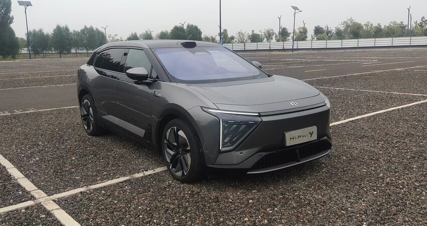 高合HiPhi Y首次OTA：两步完成所有车内操作，最快年底落地高速NOH