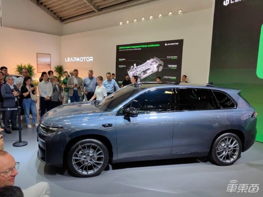 中国车德国抢风头!王传福悠闲逛展,奔驰宝马撑起欧洲车最后脸面