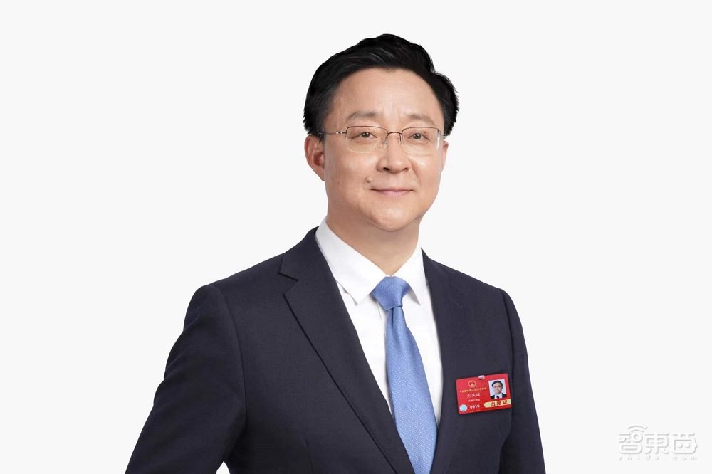 DeepSeek被点名表扬!17位两会代表热议AI,电车牌换配色赢网友狂赞