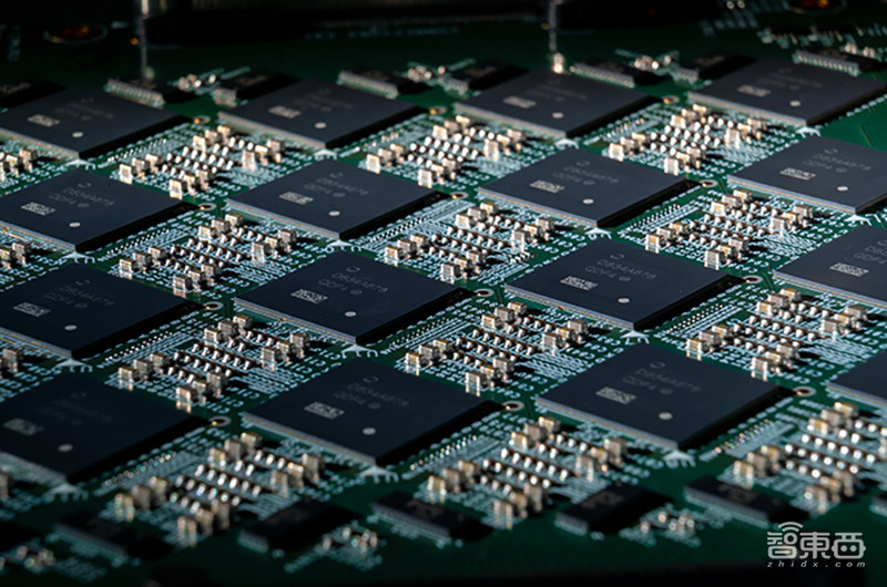 768颗芯片、1亿个神经元！电脑追上小型哺乳动物脑容量，迄今最强神经拟态系统诞生