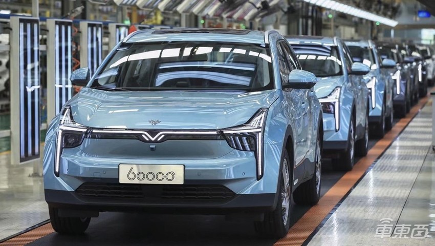 周鸿祎支持的哪吒汽车，冲着“蔚小理”冲过来了