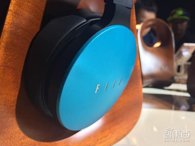 汪峰组团造HIFI耳机 最贵蓝牙版FIIL卖1599