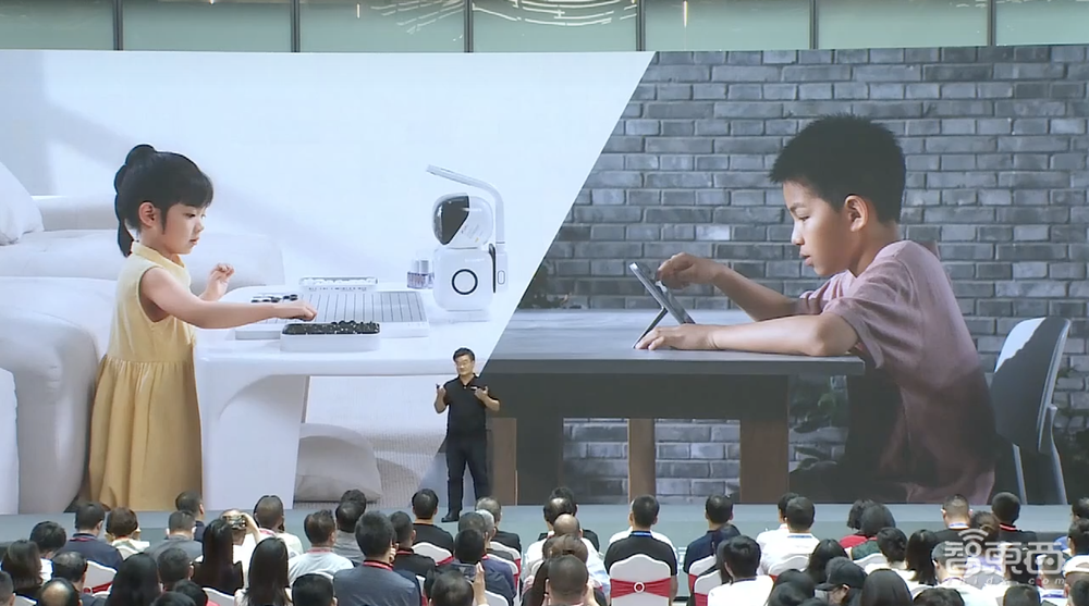 商汤推围棋版家用AI机器人！能陪玩、能当老师，还支持远程线上对弈