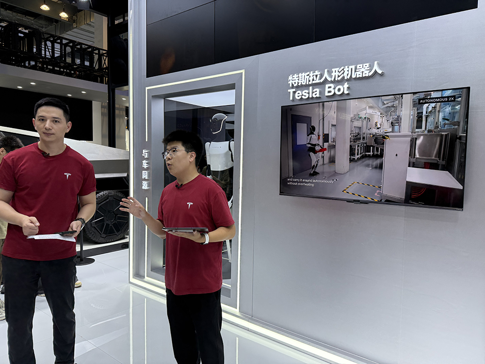 人工智能大会彻底引爆!展区水泄不通,门票炒到2000多,暴走3万步带来最全看点