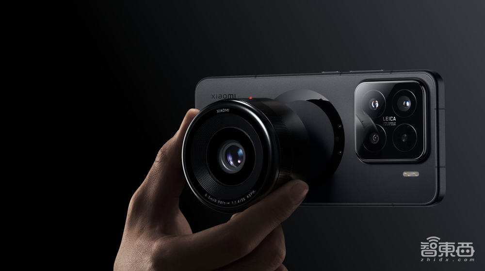 AI爆火MWC！AI OS席卷手机PC，国王点赞荣耀华为，中国企业霸场