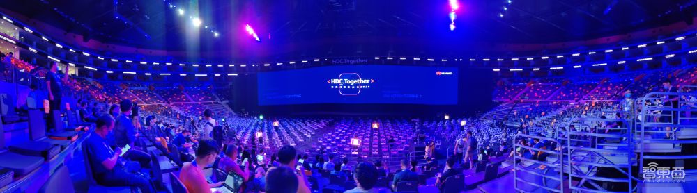 华为誓死去美国化!鸿蒙OS 2.0发布,超两万人研发明年上手机