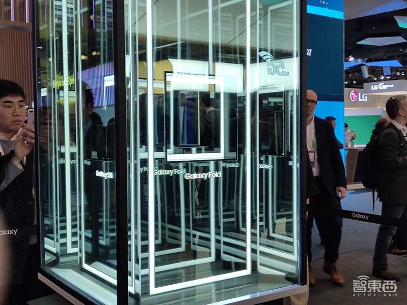 5G折叠屏彻底引爆手机新革命!48小时逛遍巴展纯干货