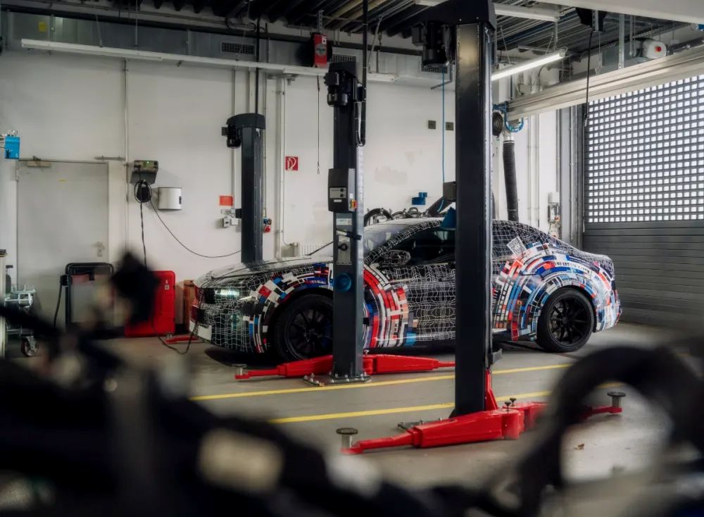 宝马首款纯血电动M系列来了！四电机上车，明年发布