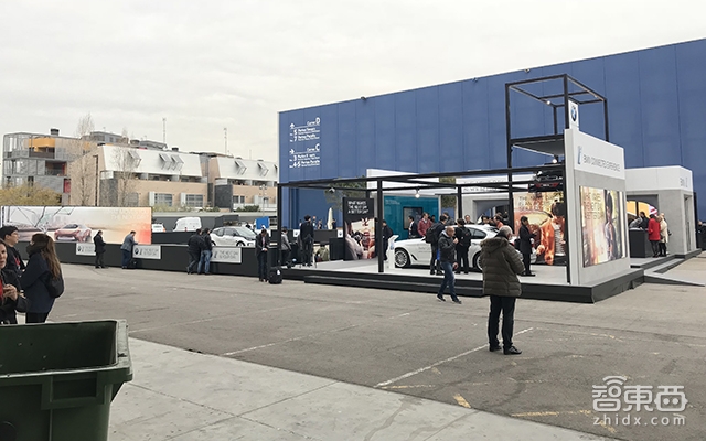 奔馳搭臺授課寶馬圈地跑無人車，MWC汽車科技大起底