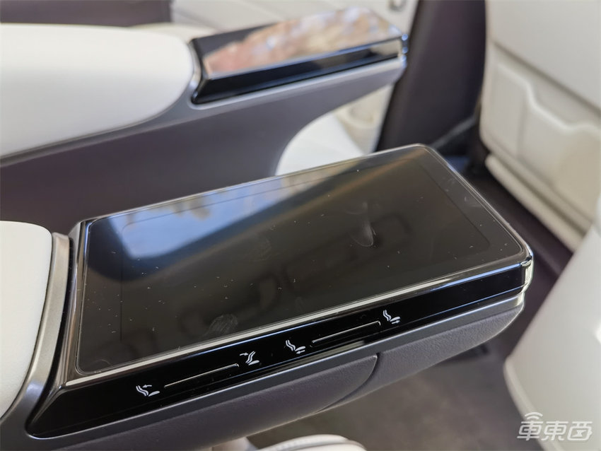 试乘2024款腾势D9：“冰箱沙发”再次升级，竞争力更强了