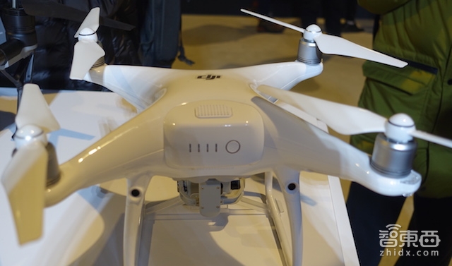 大疆“悟”2和精灵4 Pro国内首飞 最快下周发货