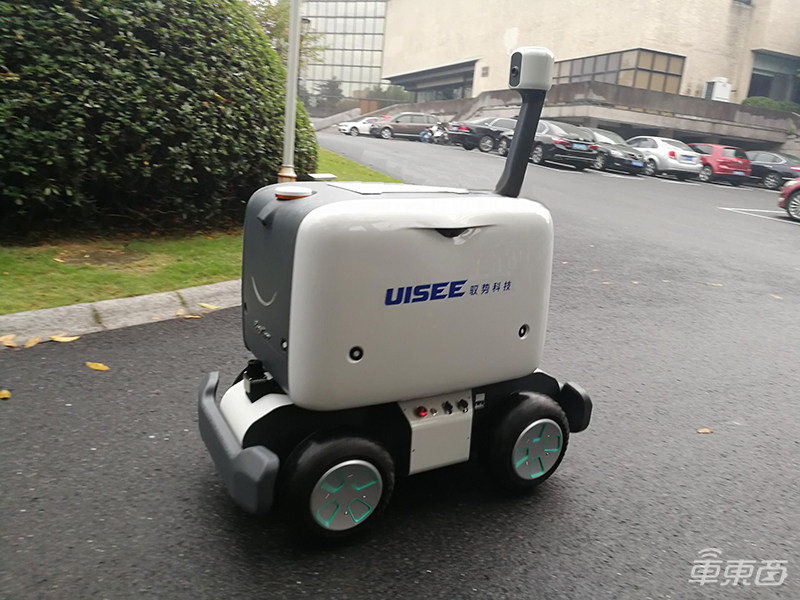 低速无人车集体上阵抗疫！扫地杀毒测体温，送药送菜真暖心