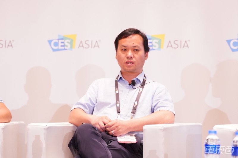 五个问题灵魂拷问智能座舱未来！堆屏幕上安卓靠谱吗？