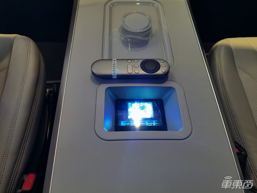 光峰发布全球首款车规级激光大灯，车载显示亮相宝马概念车